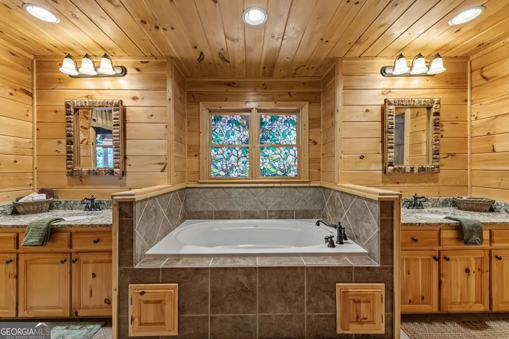 1150 Mountain High DR Mineral Bluff, GA 30559