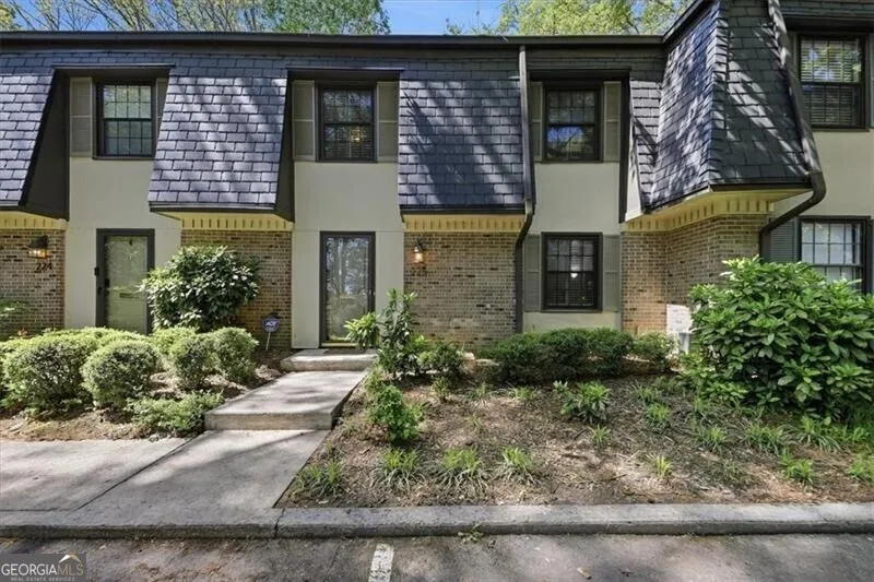 225 Triumph DR NW Atlanta, GA 30327