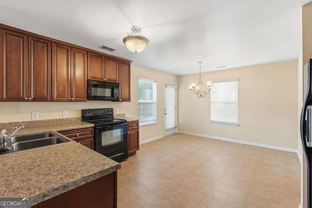 102 Steeple CT Perry, GA 31069