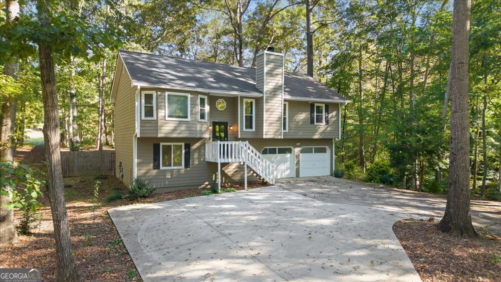 1528 Oakleaf DR Auburn, GA 30011