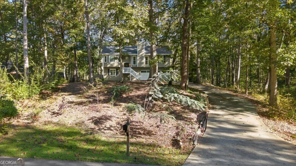 1528 Oakleaf DR Auburn, GA 30011
