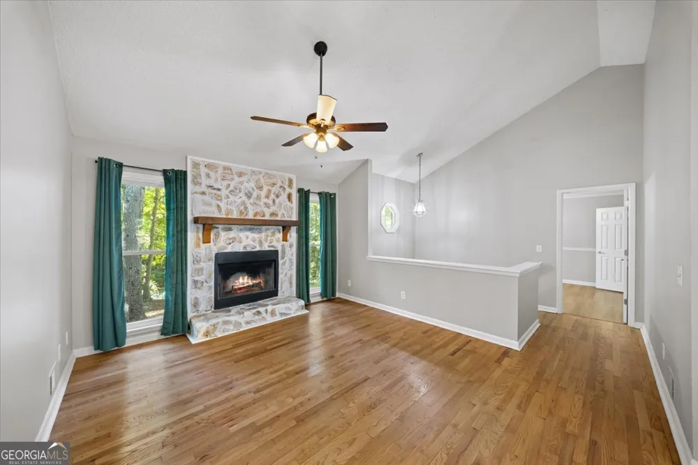 1528 Oakleaf DR Auburn, GA 30011