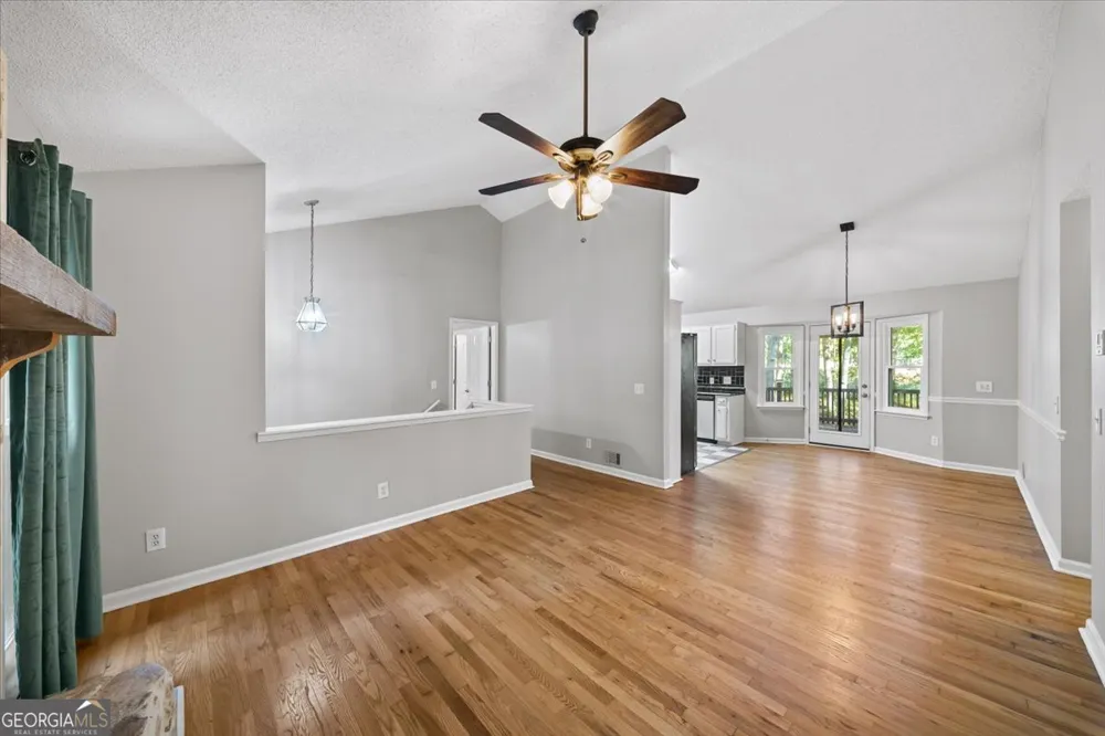 1528 Oakleaf DR Auburn, GA 30011