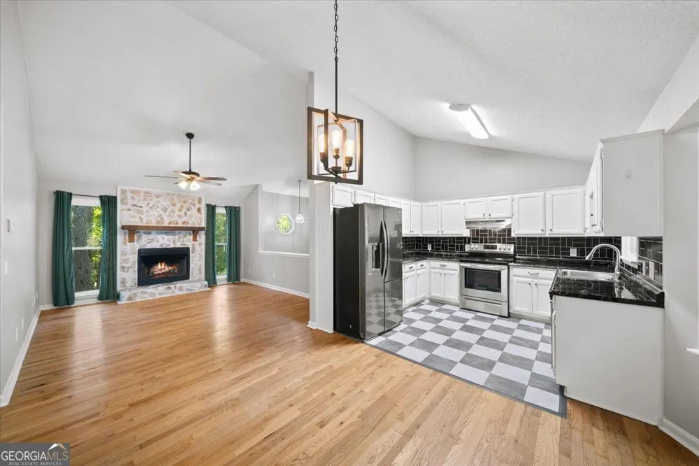 1528 Oakleaf DR Auburn, GA 30011