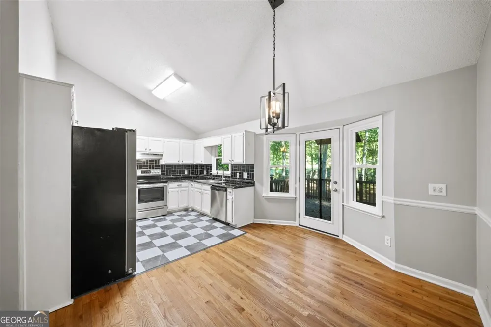 1528 Oakleaf DR Auburn, GA 30011