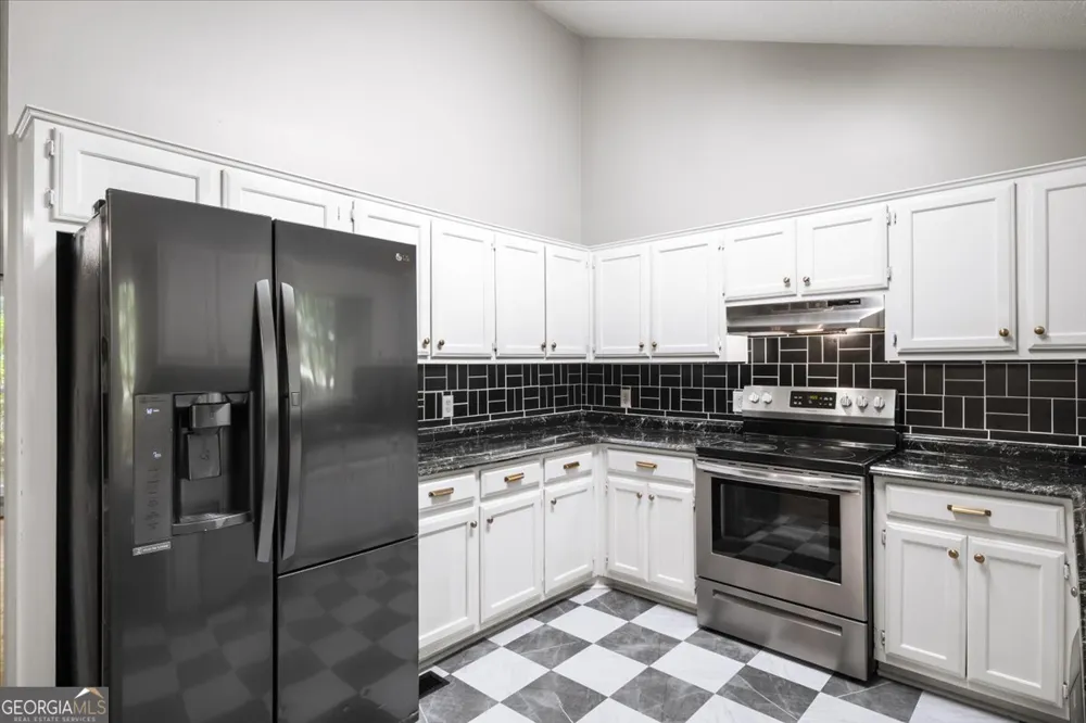 1528 Oakleaf DR Auburn, GA 30011