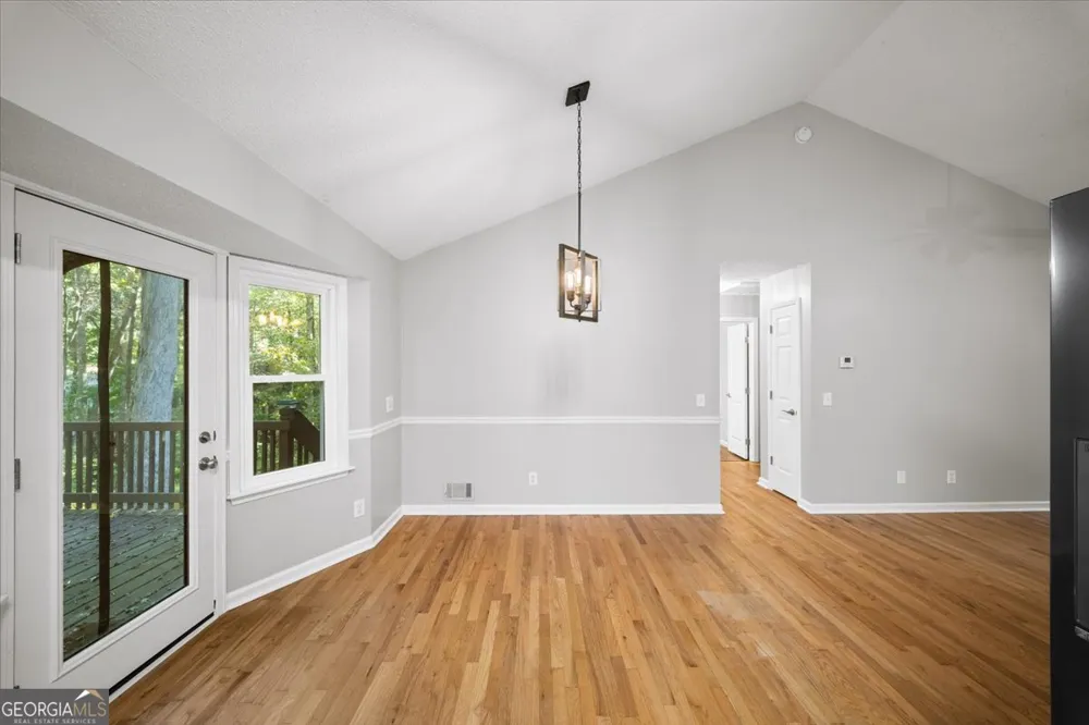 1528 Oakleaf DR Auburn, GA 30011