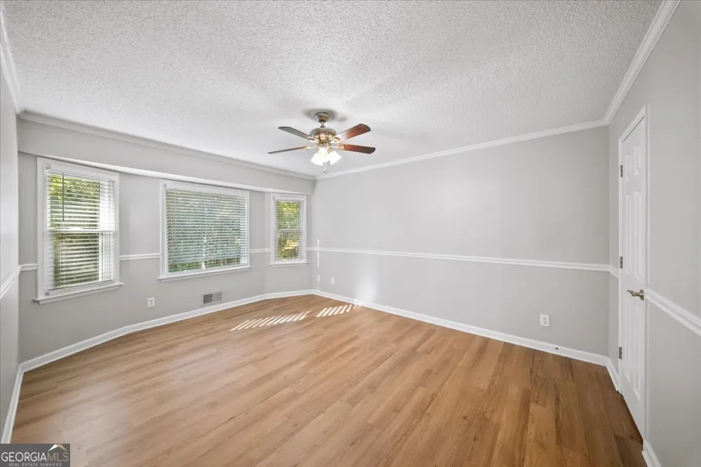 1528 Oakleaf DR Auburn, GA 30011