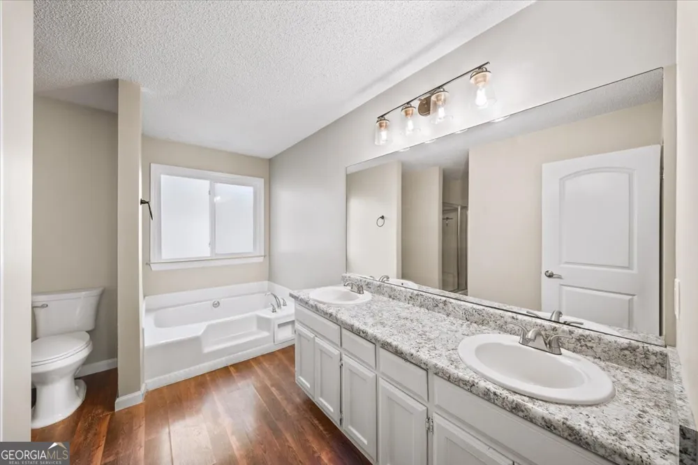 1528 Oakleaf DR Auburn, GA 30011