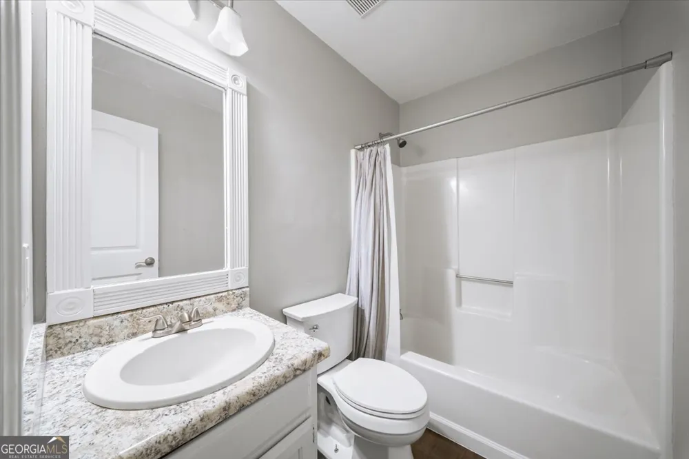 1528 Oakleaf DR Auburn, GA 30011