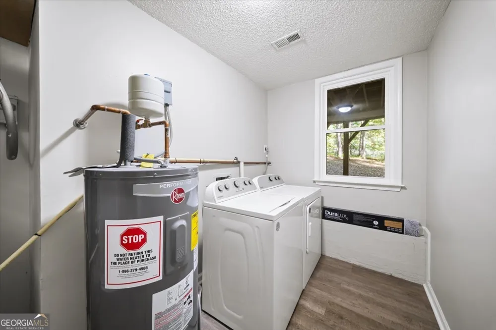 1528 Oakleaf DR Auburn, GA 30011