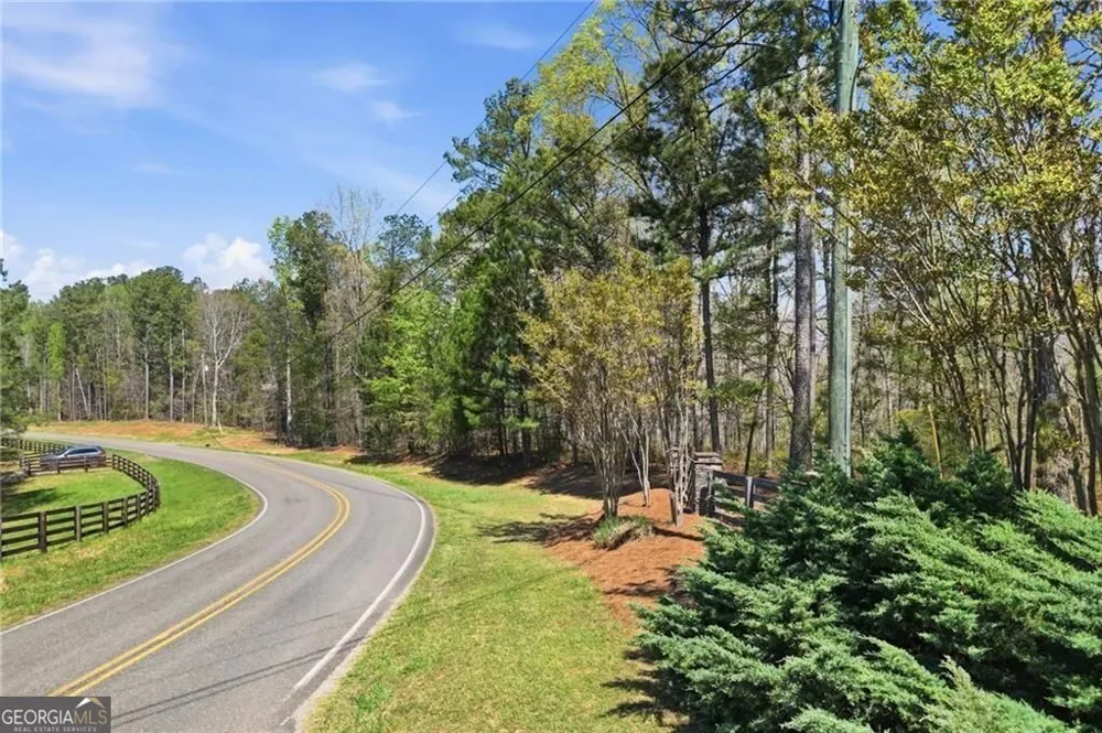 3102 Flatbottom RD Ball Ground, GA 30107
