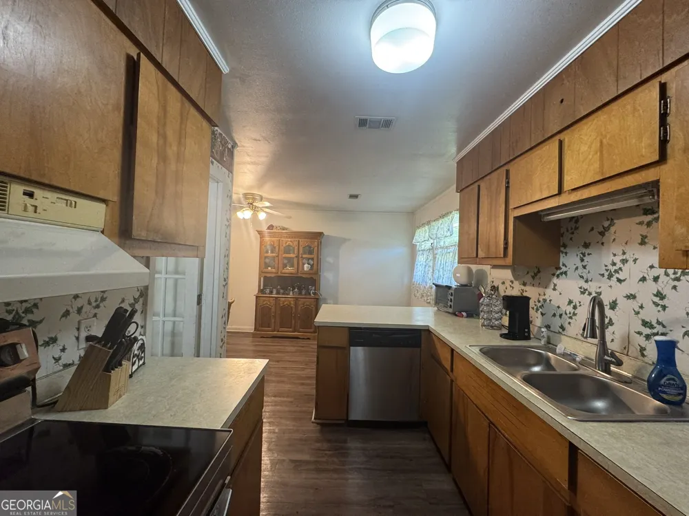 1032 Elberta RD Warner Robins, GA 31093