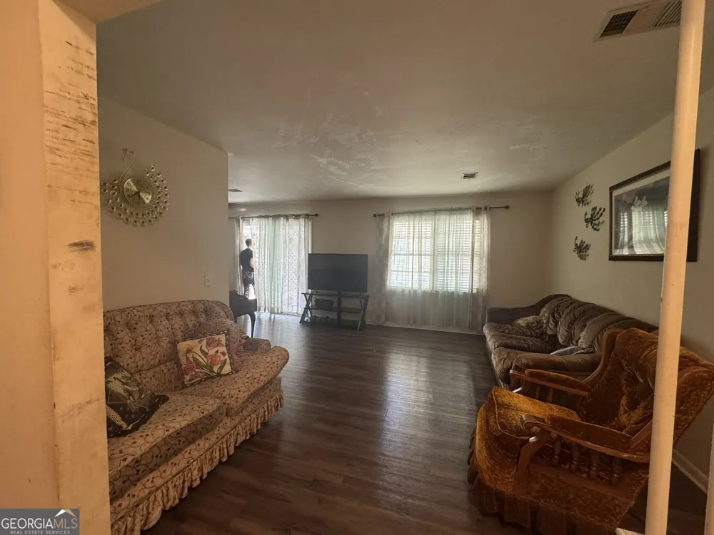 1032 Elberta RD Warner Robins, GA 31093