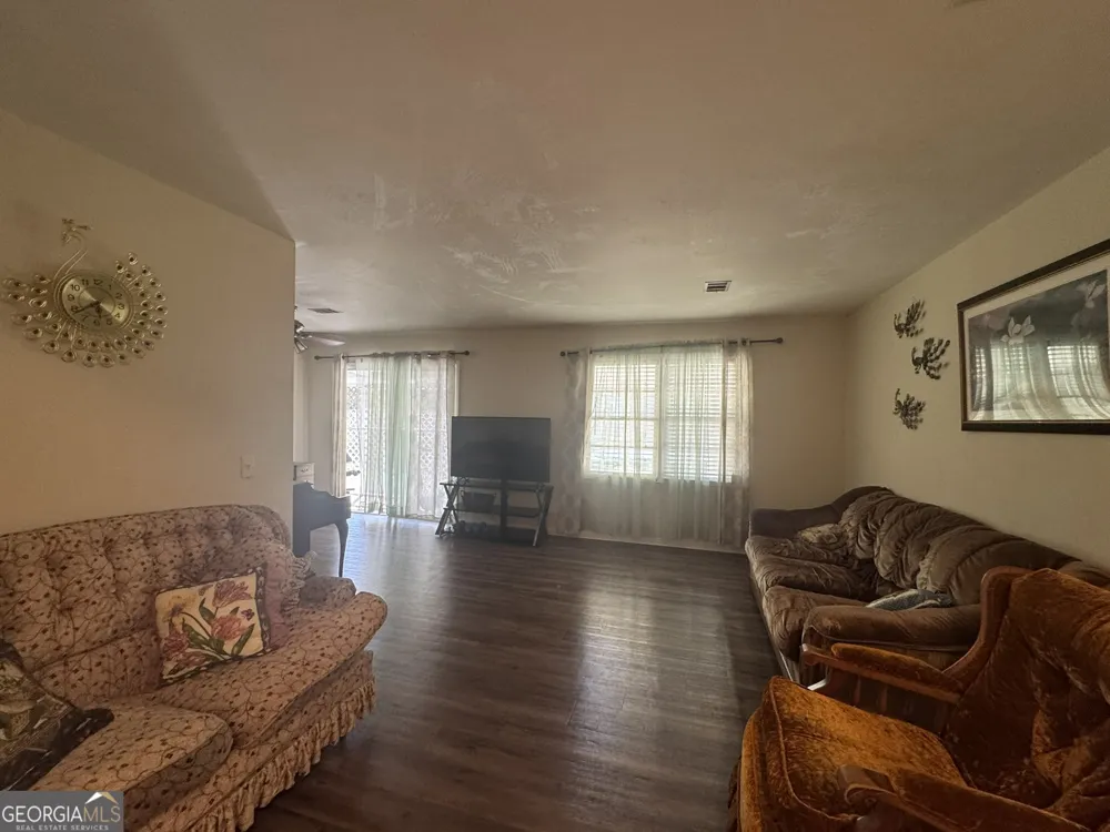 1032 Elberta RD Warner Robins, GA 31093