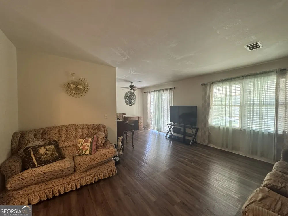 1032 Elberta RD Warner Robins, GA 31093