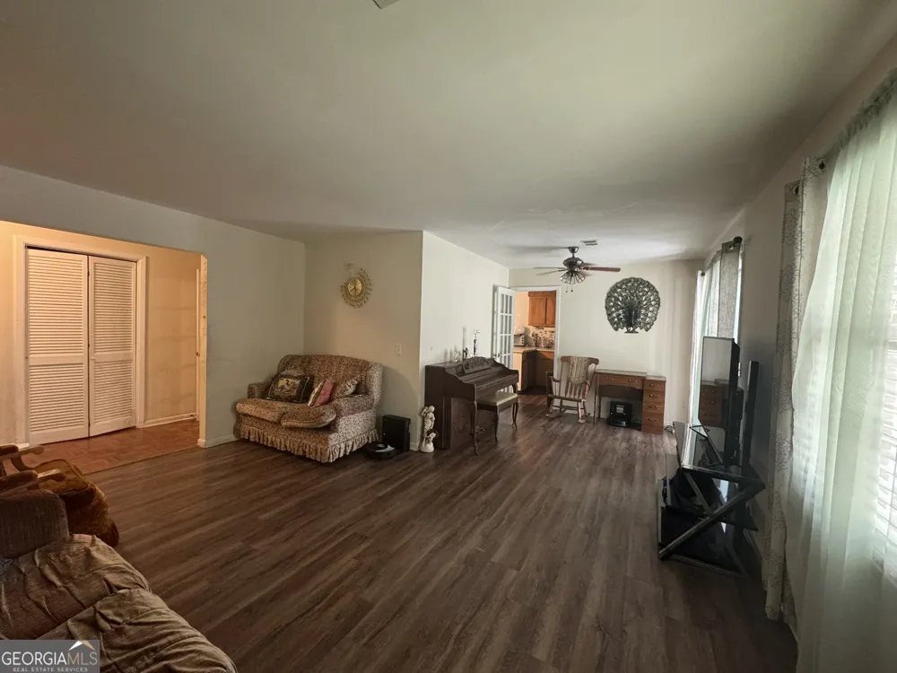 1032 Elberta RD Warner Robins, GA 31093