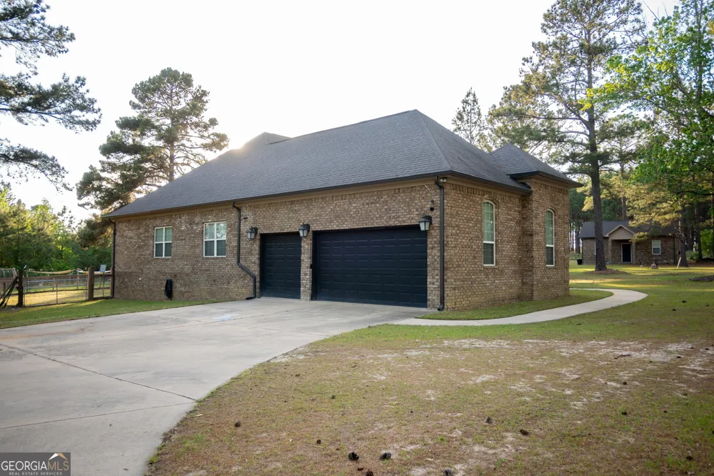 1060 Edna Moore RD Eastman, GA 31023