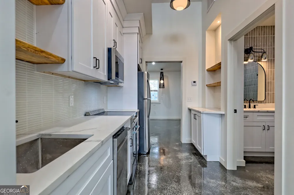 21 Valley ST Clayton, GA 30525