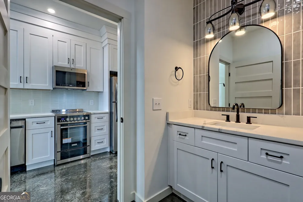 21 Valley ST Clayton, GA 30525