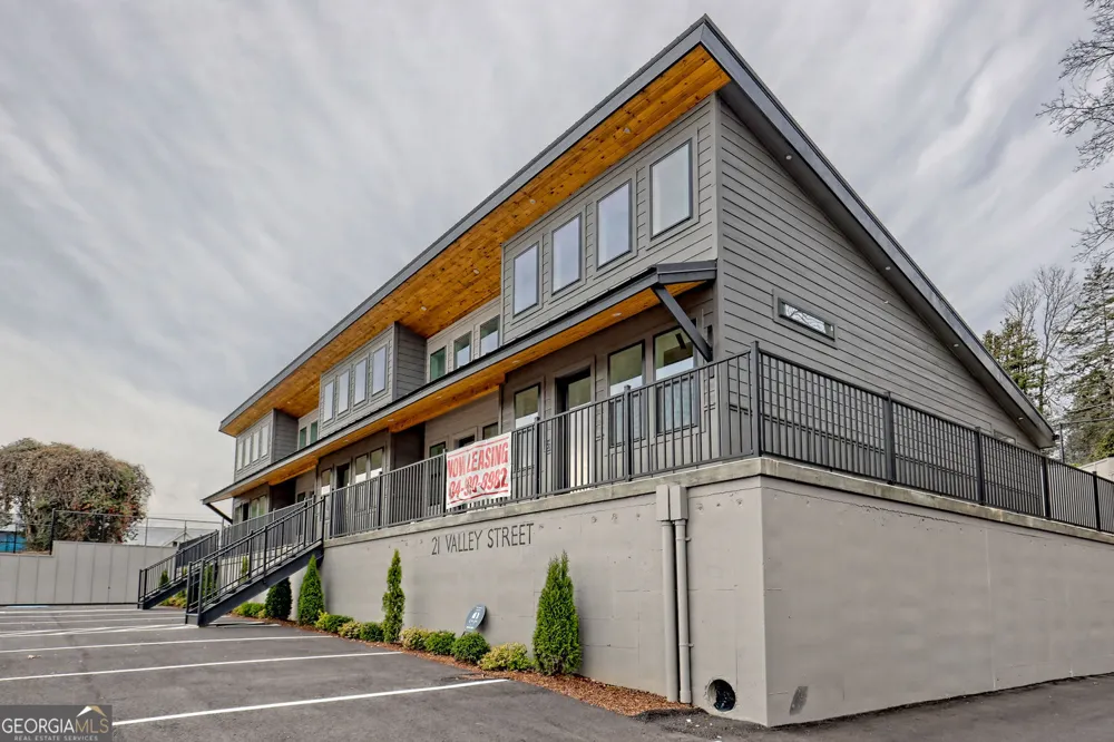21 Valley ST Clayton, GA 30525