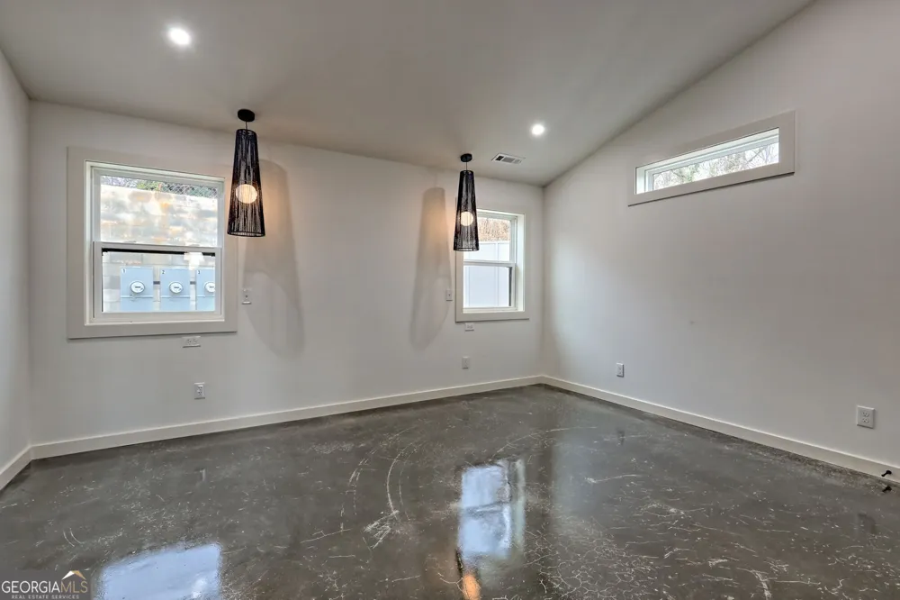 21 Valley ST Clayton, GA 30525