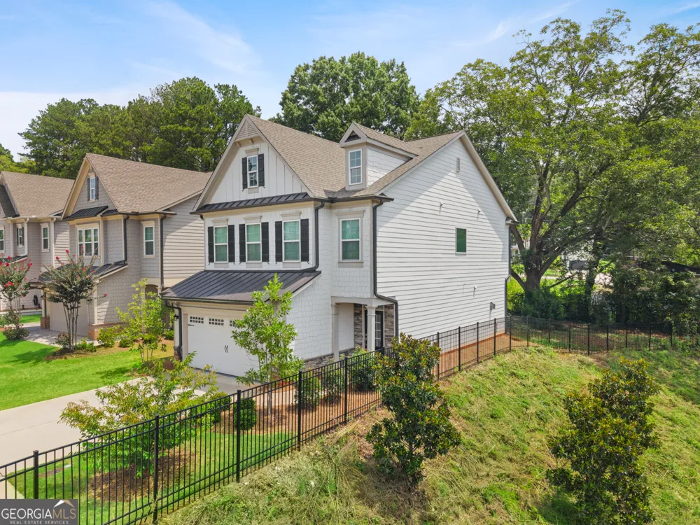 3327 Park Pointe CIR Scottdale, GA 30079