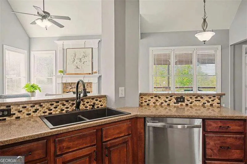 18 Thunderhawk LN NE Rydal, GA 30171