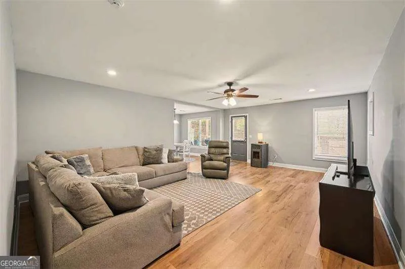 18 Thunderhawk LN NE Rydal, GA 30171