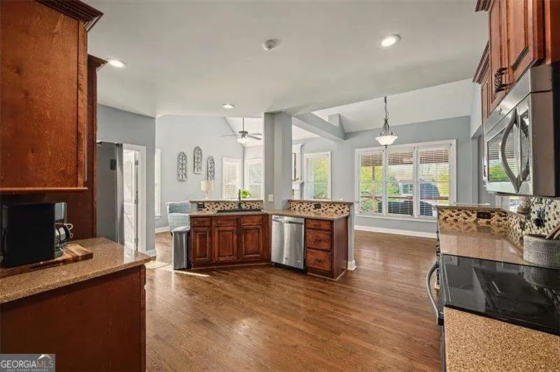 18 Thunderhawk LN NE Rydal, GA 30171