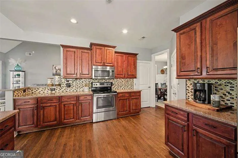 18 Thunderhawk LN NE Rydal, GA 30171