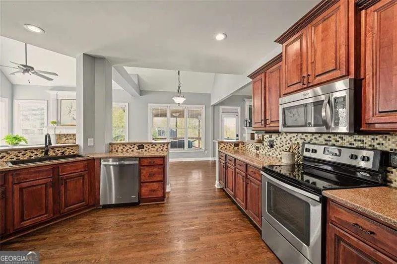 18 Thunderhawk LN NE Rydal, GA 30171