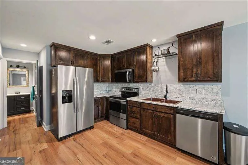 18 Thunderhawk LN NE Rydal, GA 30171