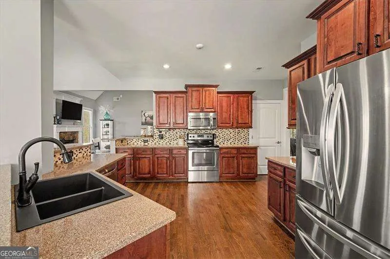 18 Thunderhawk LN NE Rydal, GA 30171