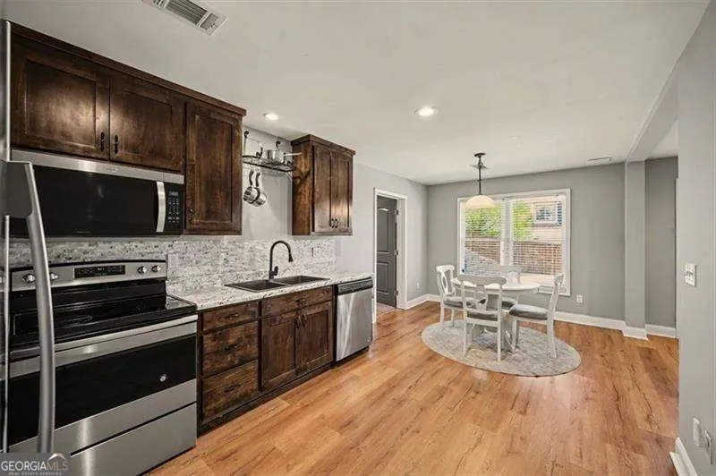 18 Thunderhawk LN NE Rydal, GA 30171