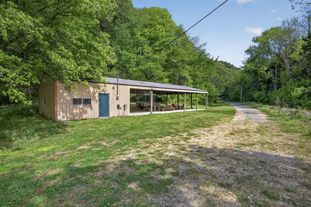 700 Ben Birdwell Ln Bloomington Springs, TN 38545