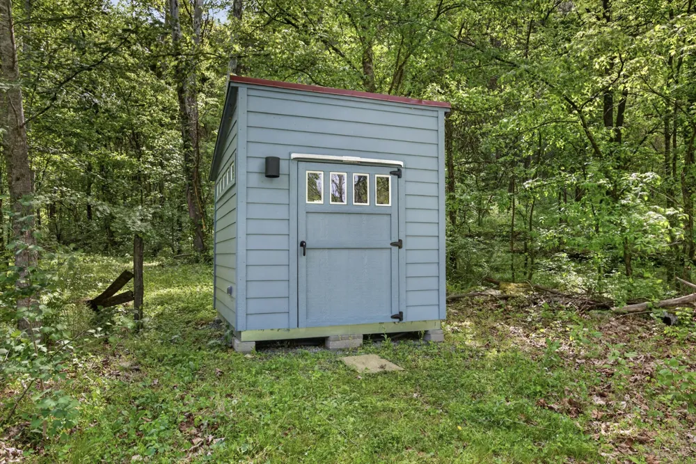 700 Ben Birdwell Ln Bloomington Springs, TN 38545