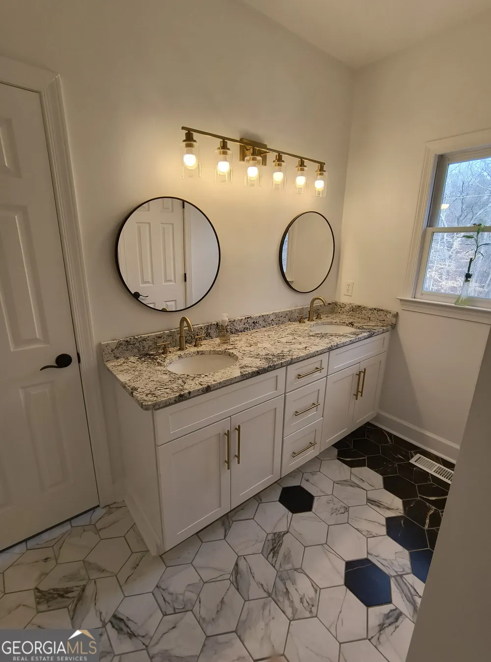 252 Moore ST Whitesburg, GA 30185
