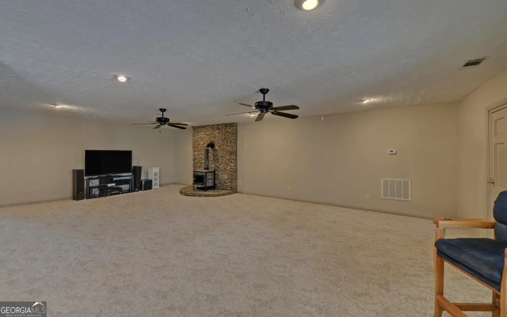 197 Woodland WAY Dewy Rose, GA 30634