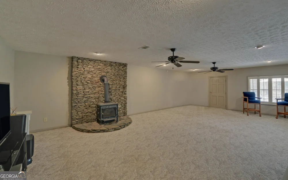 197 Woodland WAY Dewy Rose, GA 30634