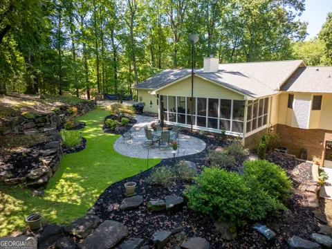 910 Chickasaw DR