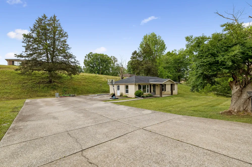 514 College Ave E Carthage, TN 37030