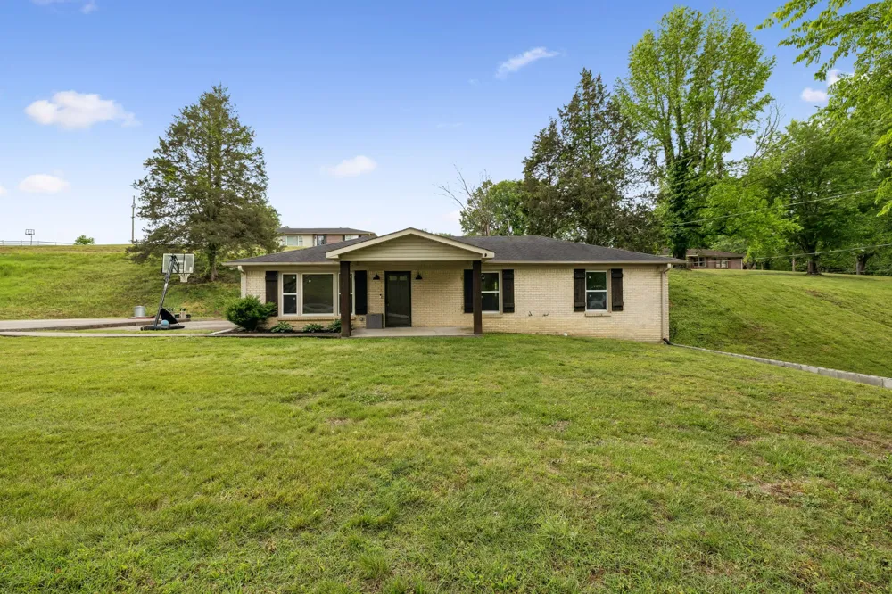 514 College Ave E Carthage, TN 37030