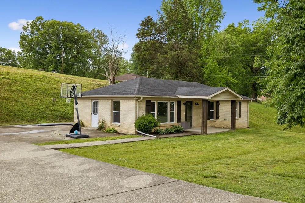 514 College Ave E Carthage, TN 37030