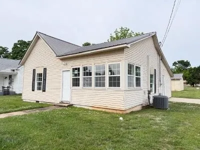 102 Hodges St