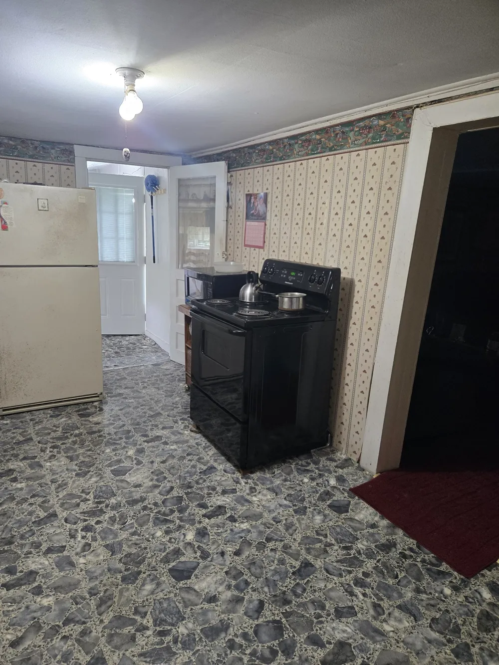 995 Railroad St Burns, TN 37029