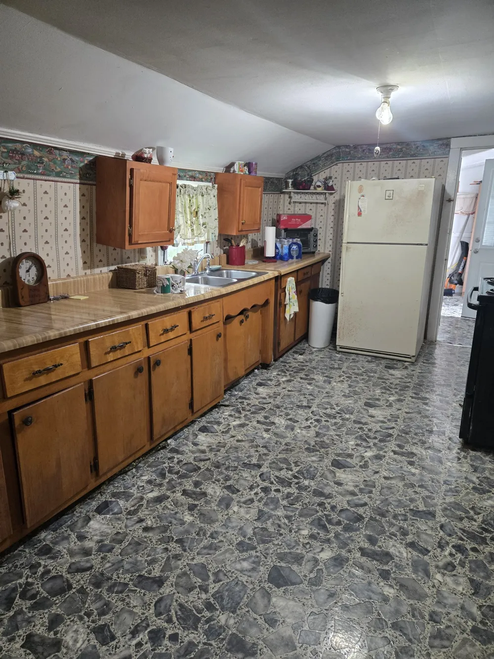 995 Railroad St Burns, TN 37029