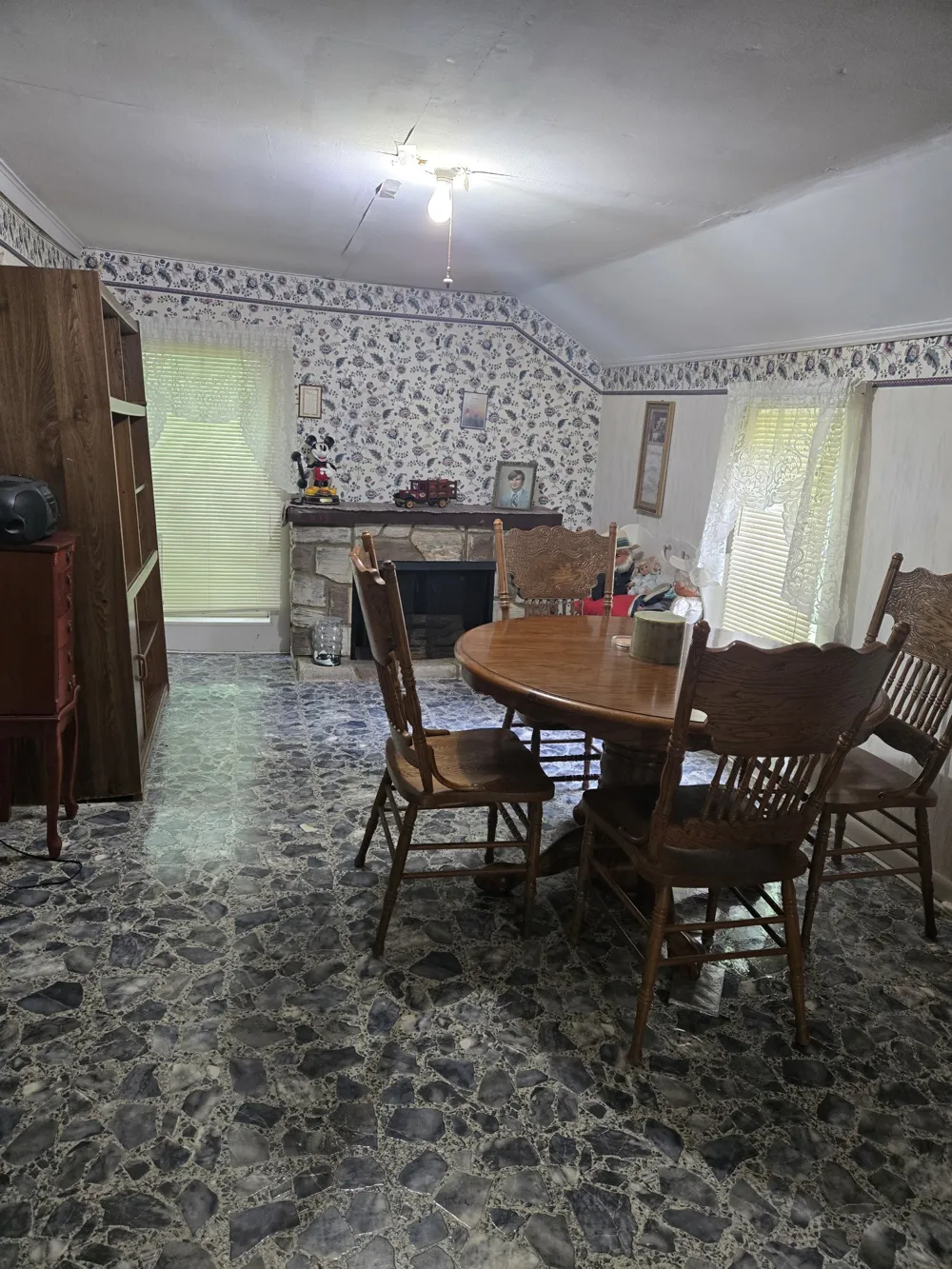 995 Railroad St Burns, TN 37029