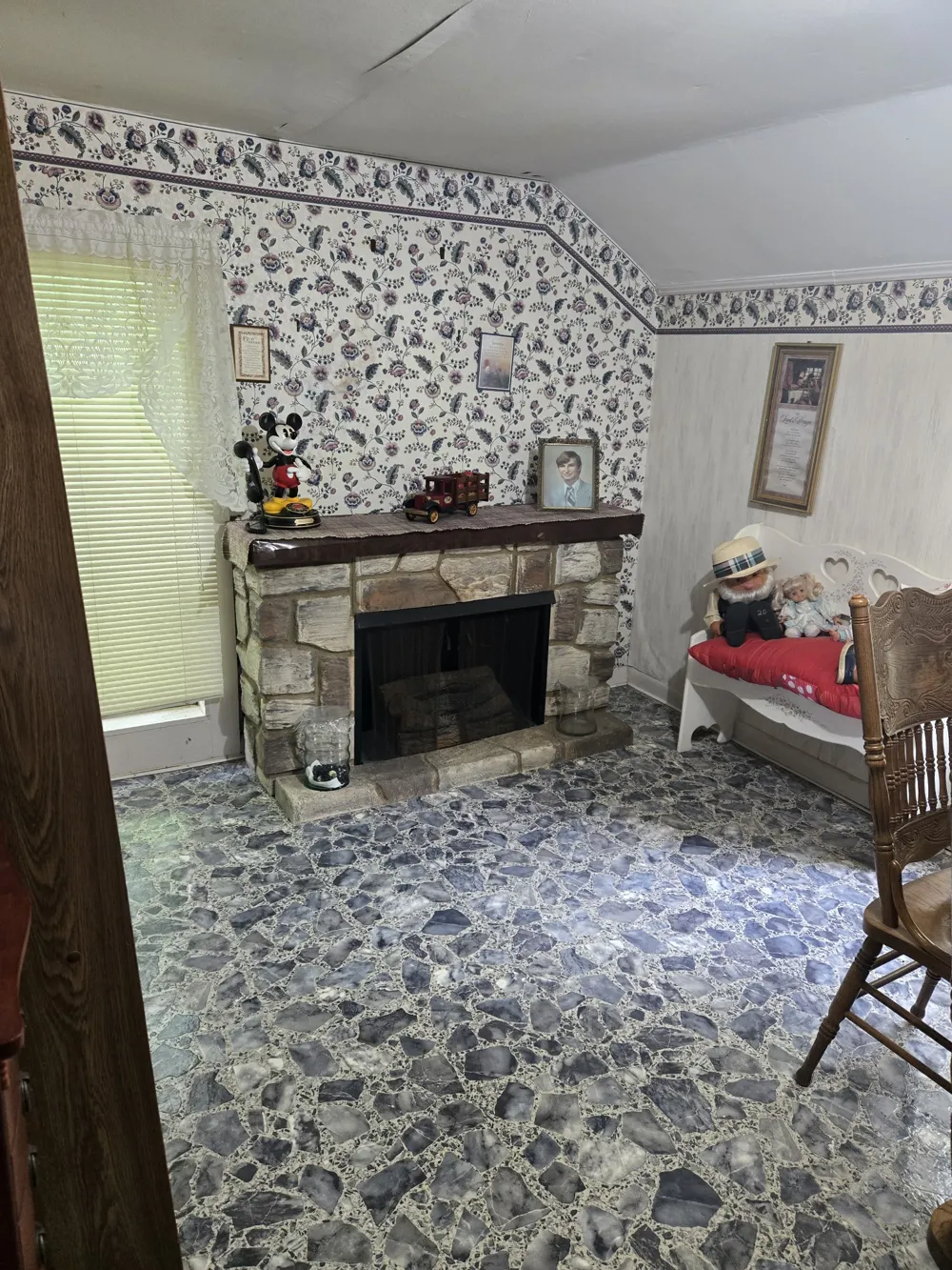 995 Railroad St Burns, TN 37029