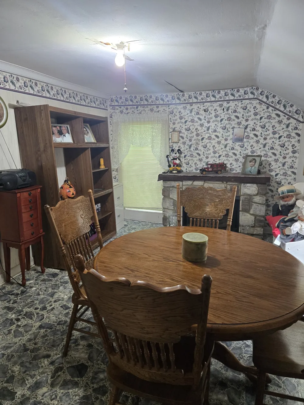 995 Railroad St Burns, TN 37029